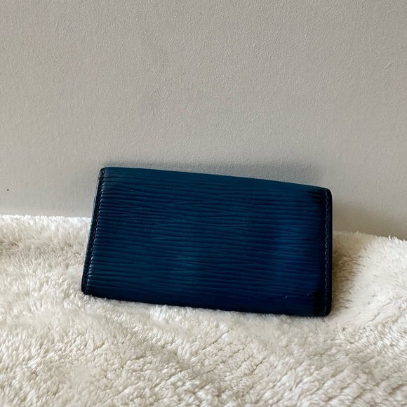 Authentic Louis Vuitton Epi Key and Card Holder - Picture 3 of 14